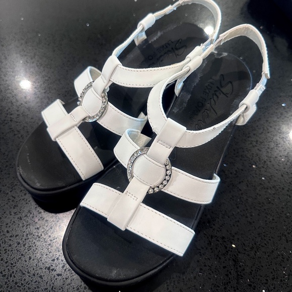 Skechers Shoes - Sketchers sandals